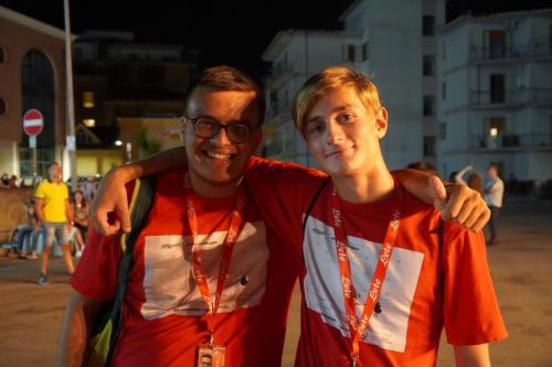 (29 luglio) Matteo e Davide in piazza aspettando l'inizio del concerto