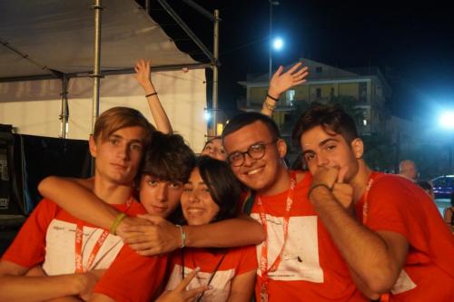 (29 luglio) Mood da concerto: foto di gruppo + Raffaella photobomber