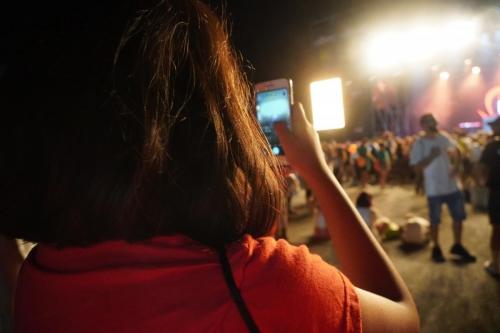 (29 luglio) Martina fotografa il palco