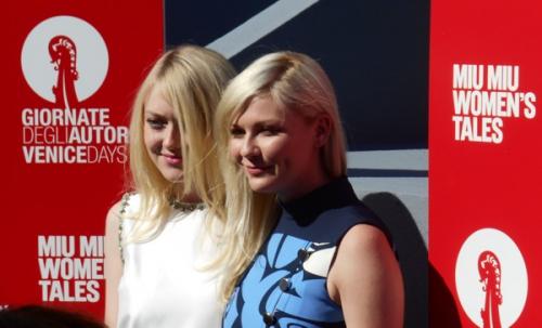 v14 Kirsten Dunst e Emma Stone